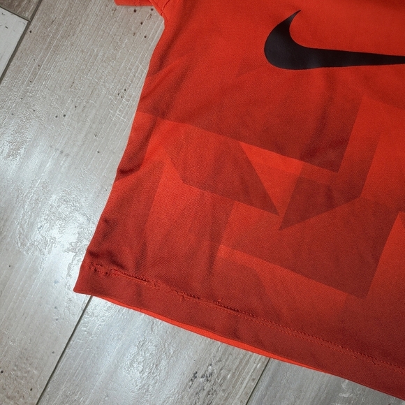 Nike Swoosh Baby Boy Athletic Performance T-Shirt Size 12m Red Black - Picture 5 of 6